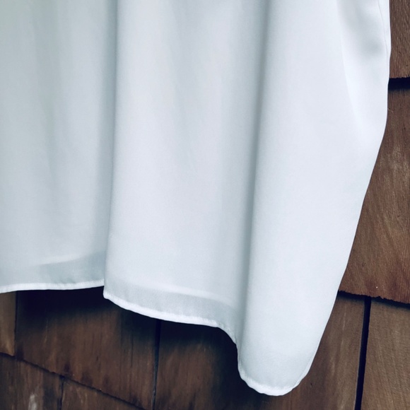 Aritzia Babaton Chiffon V-Neck Front and Back  White Lined Blouse Short Sleeve - Picture 5 of 9